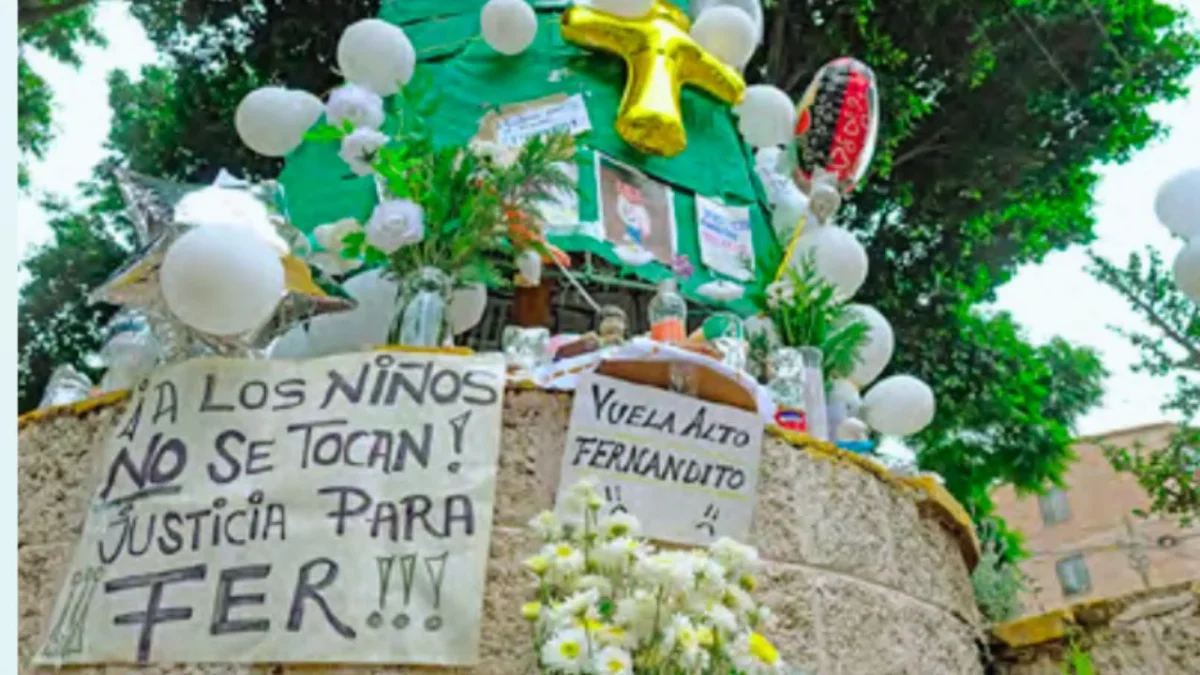 Familiares y amigos velaron al menor y exigieron justicia antes de llevarlo al panteón de Lomas de Altavista, en Acaquilpan.