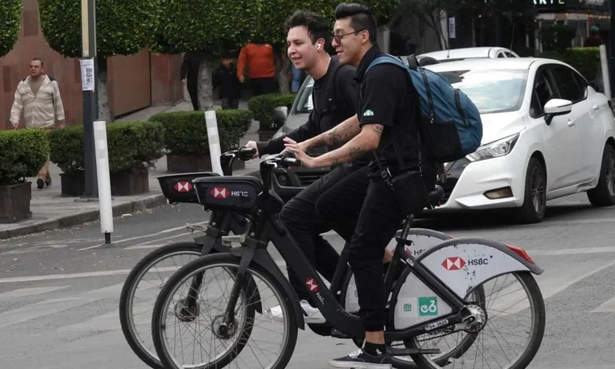 La Semovi de la Ciudad de México dio a conocer que el Sistema Ecobici reporta más de 25 mil viajes en hora pico.