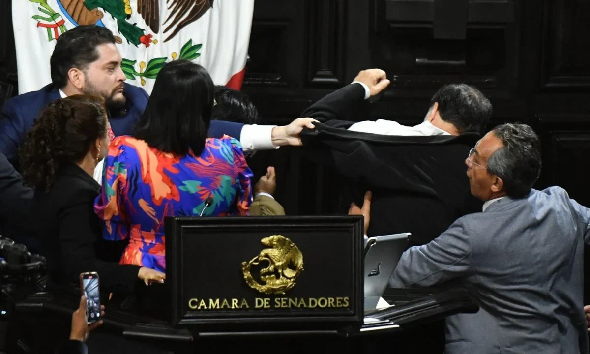 El diputado priista Carlos Gutiérrez Mancilla justificó la agresión en grupo contra Noroña, al llamarla "defensa de la dignidad".