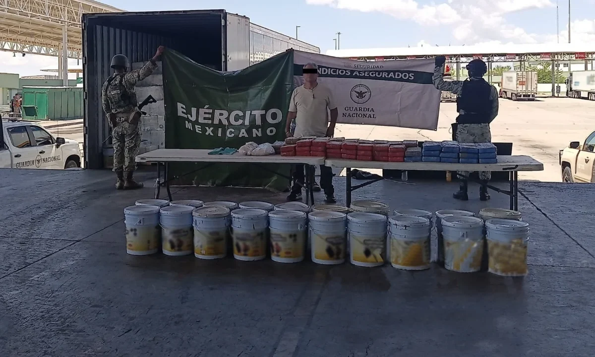 Elementos de la Guardia Nacional decomisaron metanfetamina y marihuana en operativos realizados en Sonora y Chihuahua.