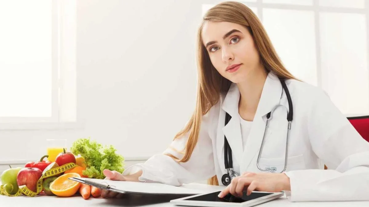 La licenciatura en nutrición atrae cada vez a más jóvenes interesados en mejorar la salud y el bienestar de las personas.