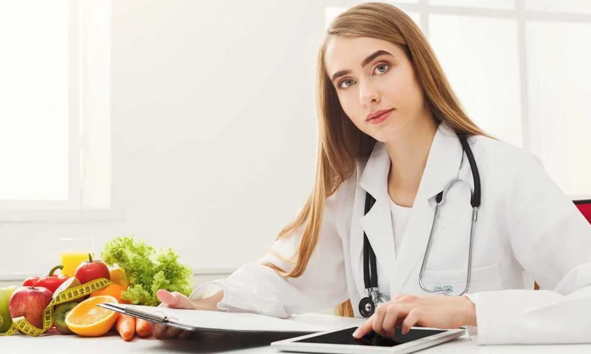 La licenciatura en nutrición atrae cada vez a más jóvenes interesados en mejorar la salud y el bienestar de las personas.
