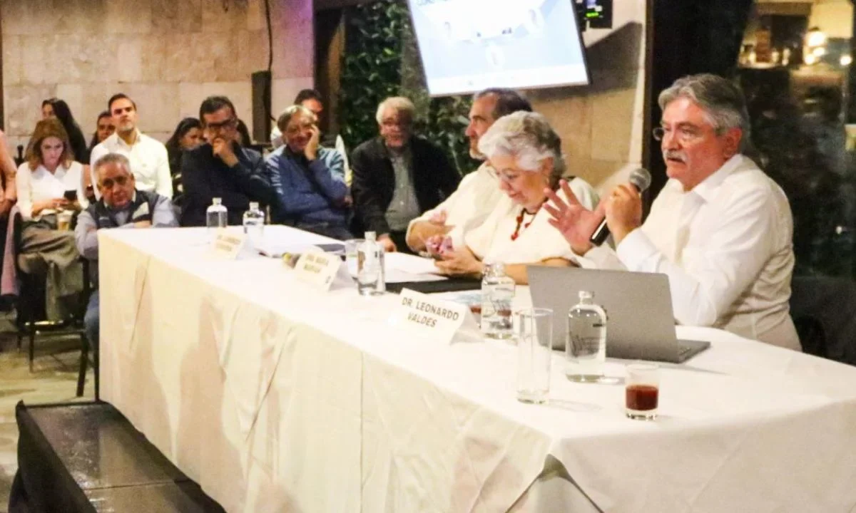 Exconsejeros del INE manifestaron que están dispuestos a participar en los foros de debate de la reforma electoral.