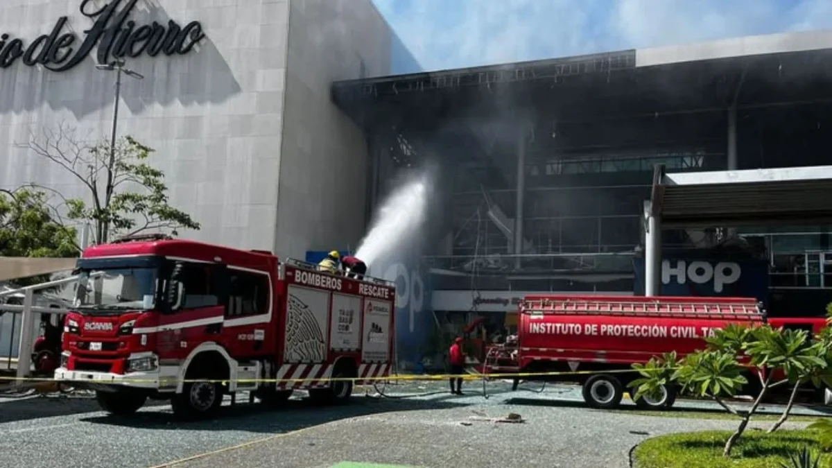 Explosión en la Plaza Altabrisa dejó personas 14 heridas en Villahermosa, Tabasco.