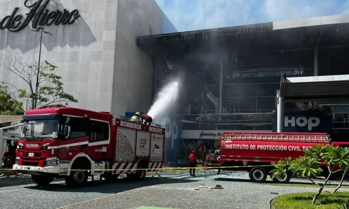 Explosión en la Plaza Altabrisa dejó personas 14 heridas en Villahermosa, Tabasco.