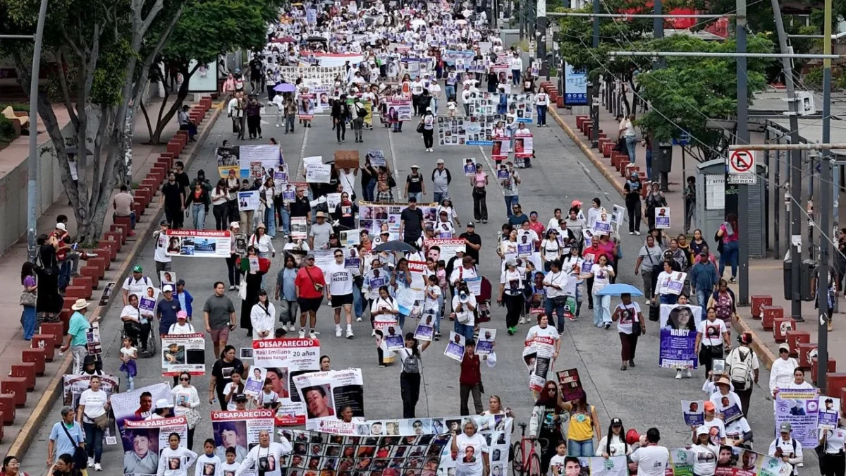Buscadores y familias de desaparecidos en Guadalajara se manifestaron por el Día Internacional de las Víctimas de Desaparición Forzada.