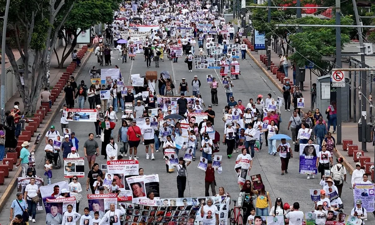Buscadores y familias de desaparecidos en Guadalajara se manifestaron por el Día Internacional de las Víctimas de Desaparición Forzada.
