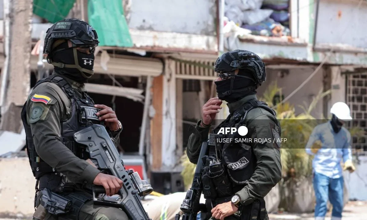 Fiscalía de Colombia acusa de homicidio a dos guerrilleros por ataque con camión bomba, ocurrido el pasado jueves.