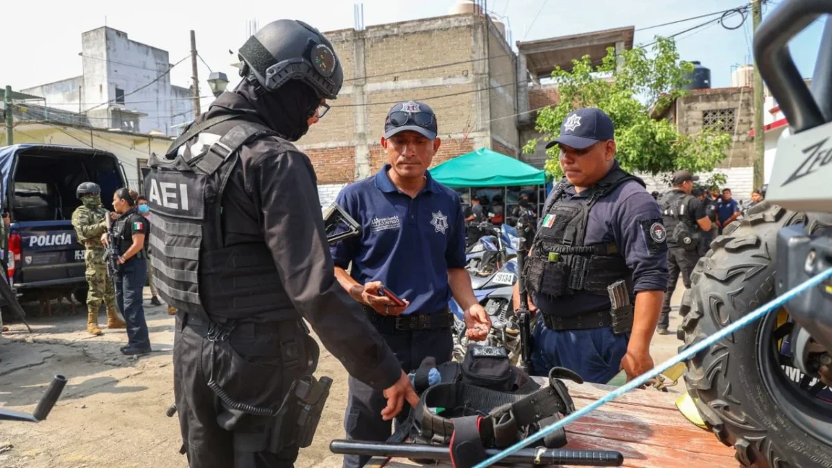 El Gobierno Federal asumió la seguridad de Pinotepa Nacional, Oaxaca; detienen a 8 funcionarios.