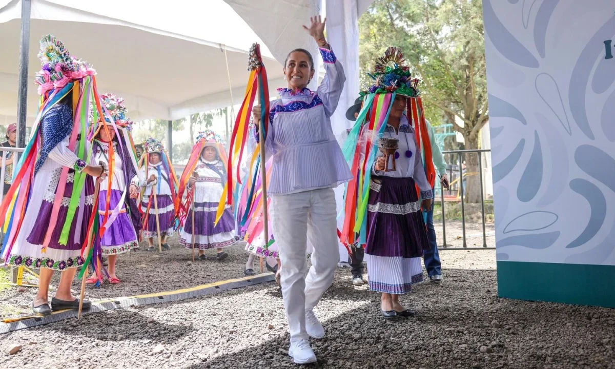 Claudia Sheinbaum aseguró que el recurso del pueblo debe devolverse al pueblo en obras y apoyos para los indigenas en Querétaro