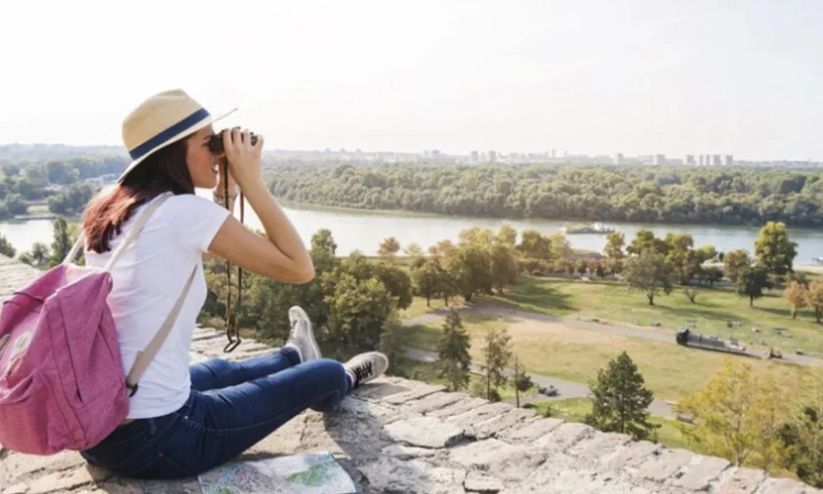 El turismo femenino en México crece y contribuye a la economía, destacando a Cancún y Ciudad de México.