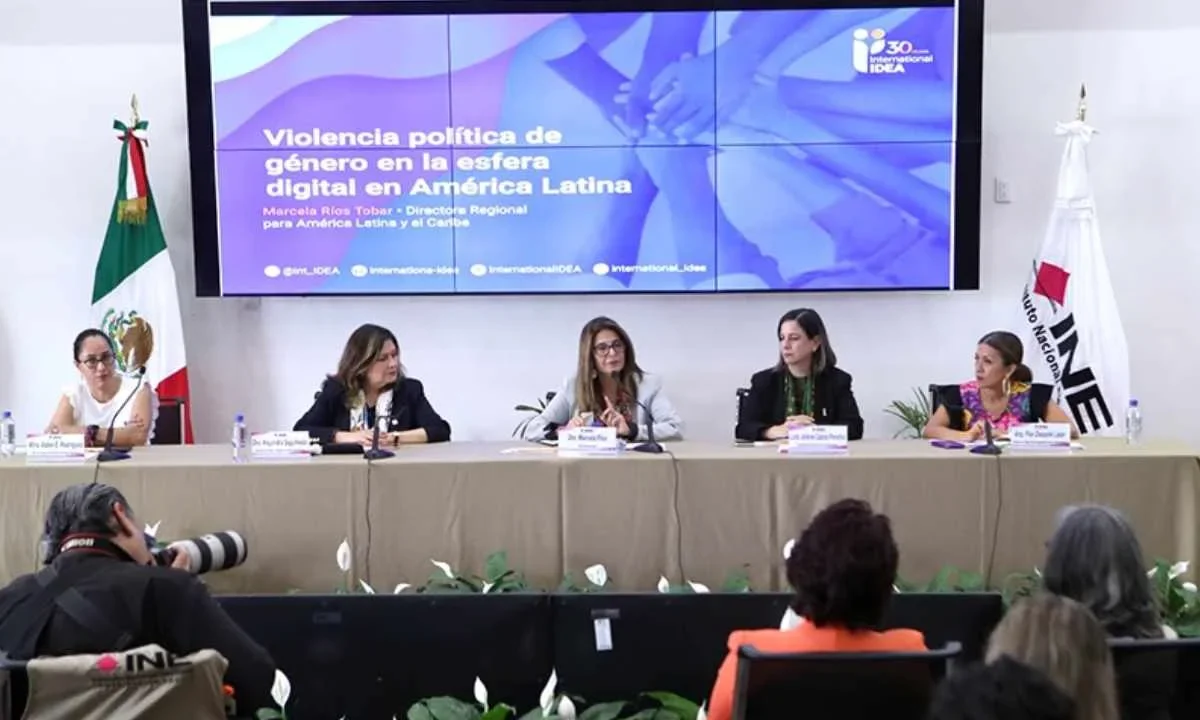 El INE busca proteger los derechos políticos de las mujeres ante la violencia digital.