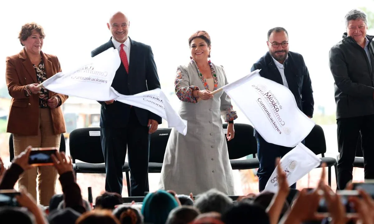 Clara Brugada acompañó a Delfina Gómez al banderazo a la reconstrucción de puentes que conectarán CDMX y Edomex en Alameda Oriente.