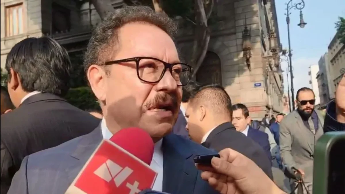 Inicia reunión plenaria de senadores de Morena, asisten seis secretarios de Estado