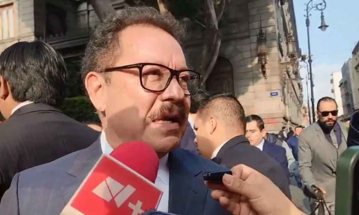 Inicia reunión plenaria de senadores de Morena, asisten seis secretarios de Estado