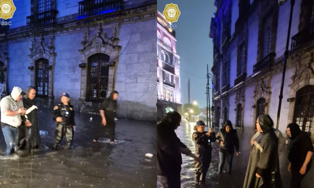 Personal de la SSC destapa coladeras en el Zócalo tras inundaciones provocadas por la intensa lluvia del domingo en CDMX.