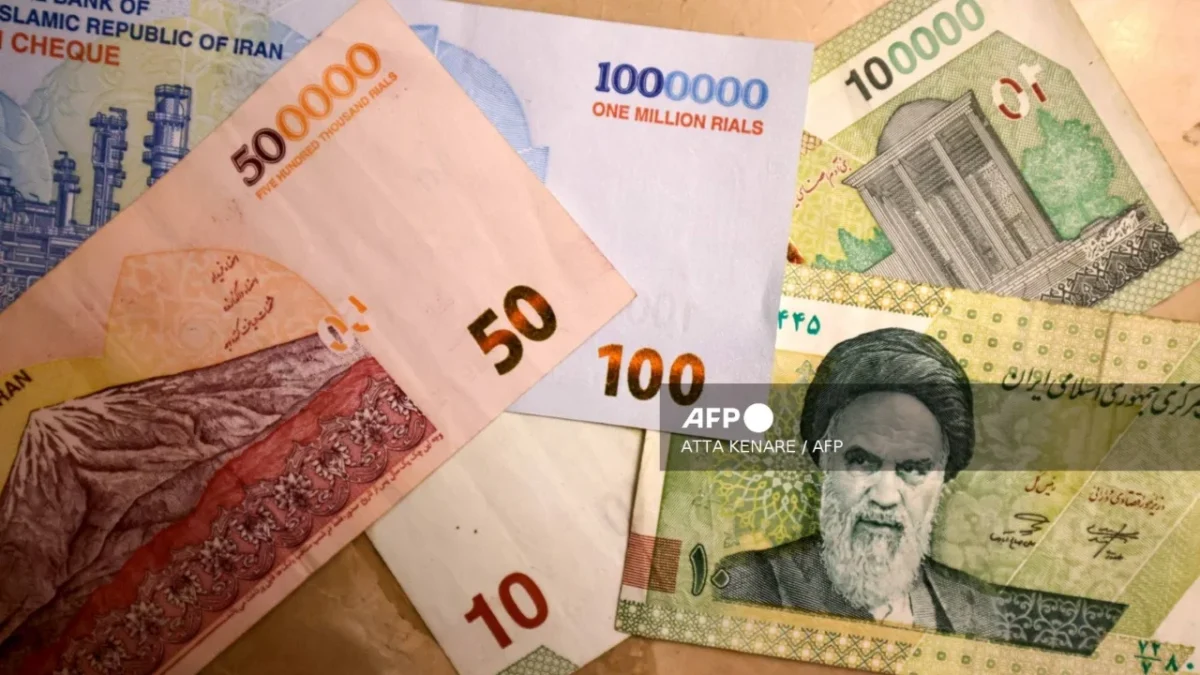 Parlamento iraní impulsa proyecto para eliminar cuatro ceros al rial, afectado por años de sanciones y devaluación económica.