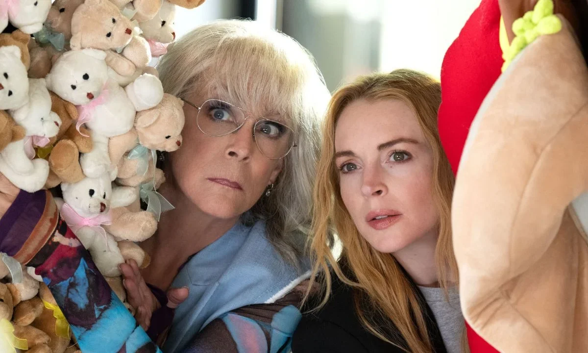 Una reseña de Time desató polémica al criticar la cinta por explotar la nostalgia. Jamie Lee Curtis respondió a través de Instagram.