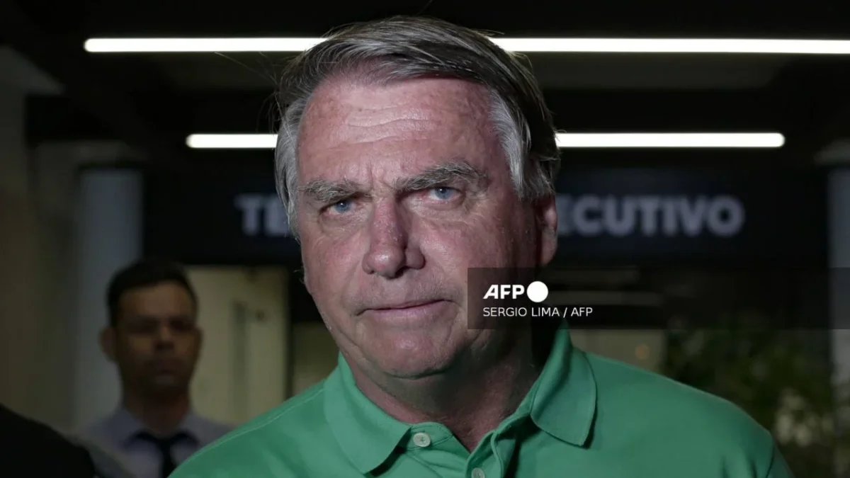 Juez de la corte suprema de Brasil, dicta arresto domiciliario al expresidente Jair Bolsonaro.