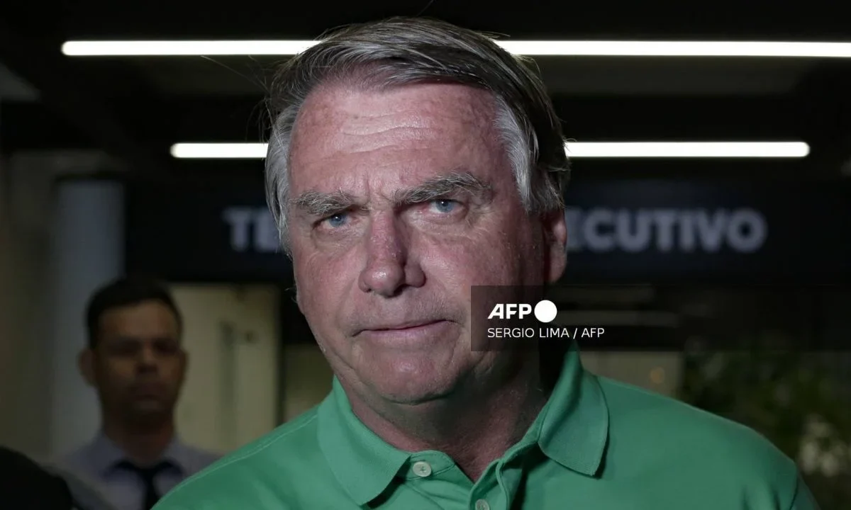 Juez de la corte suprema de Brasil, dicta arresto domiciliario al expresidente Jair Bolsonaro.