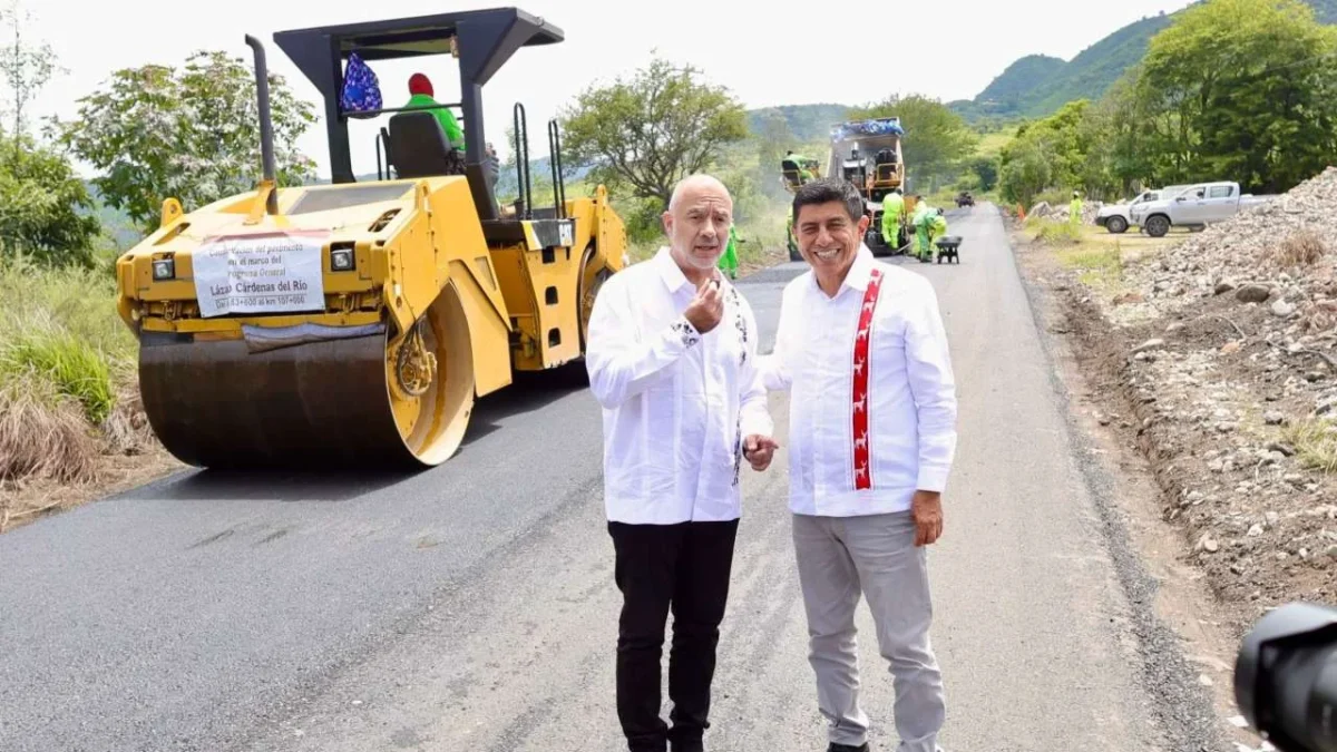 La Secretaría de Infraestructura, Comunicaciones y Transportes (SICT) comenzó el plan nacional de conservación de carreteras en Oaxaca.