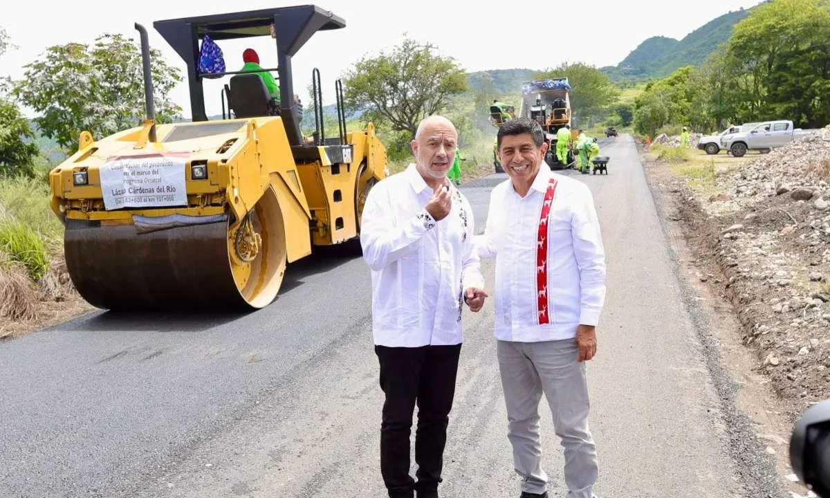 La Secretaría de Infraestructura, Comunicaciones y Transportes (SICT) comenzó el plan nacional de conservación de carreteras en Oaxaca.