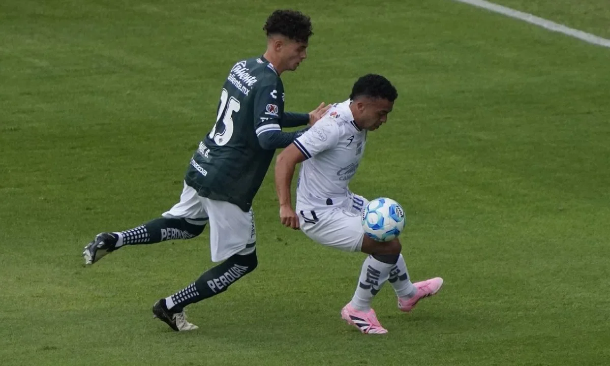 León superó a Querétaro en la jornada 7 con un marcador de 3-0 que dejó a los Gallos Blancos como el segundo peor de la tabla con 4 puntos.
