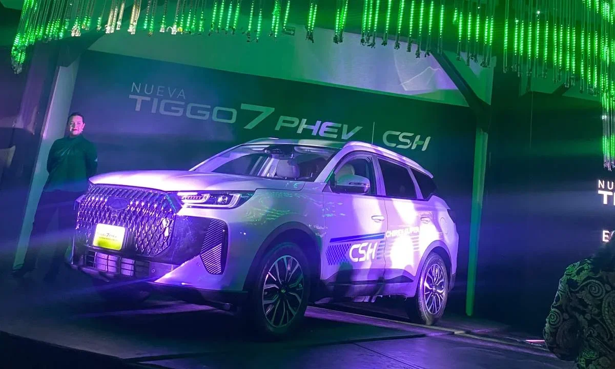 La nueva Chery Tiggo 7 PHEV CSH 2026 combina tecnología híbrida, seguridad integral y diseño moderno, ideal para familias jóvenes.