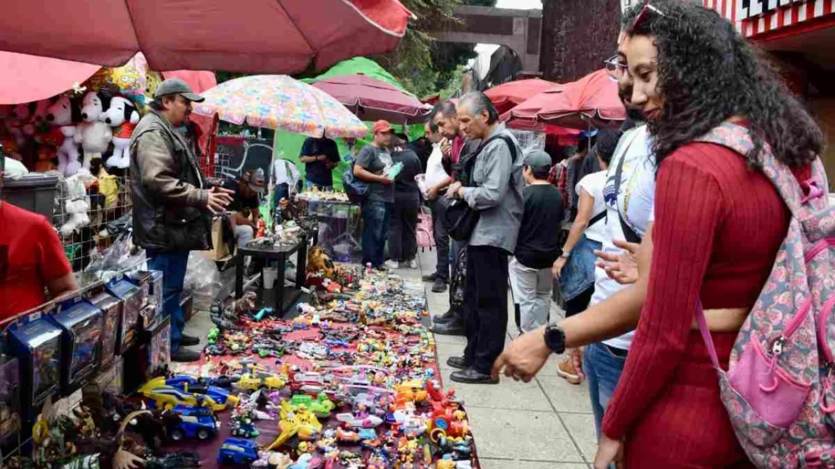 El Tianguis de San Felipe de Jesús, uno de los más largos de la Ciudad de México, atrae a miles cada domingo.