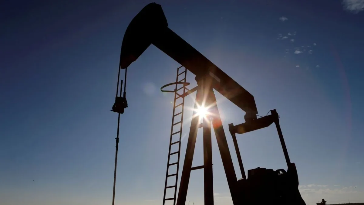 Ministros de Energía de la OPEP+ acordaron aumentar la producción petrolera en 547,000 barriles diarios a partir de septiembre de 2025.