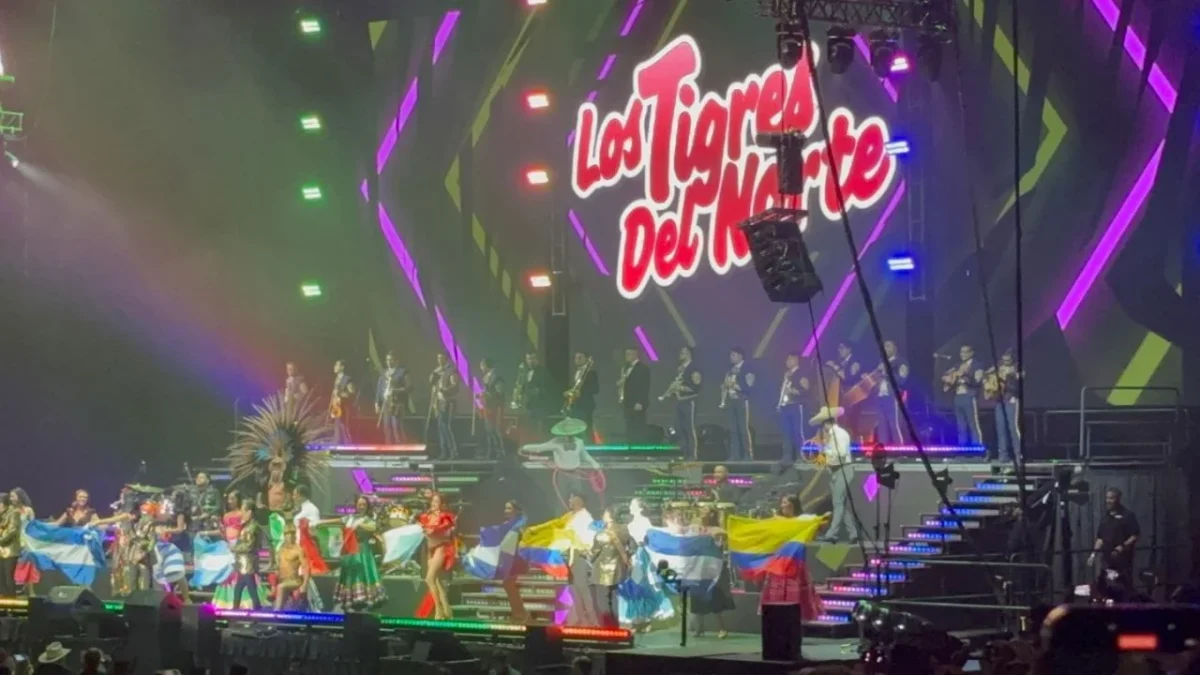 Con un lleno total en el Palacio de los Deportes, Los Tigres del Norte conquistaron al público capitalino con su gira 'La Lotería'.