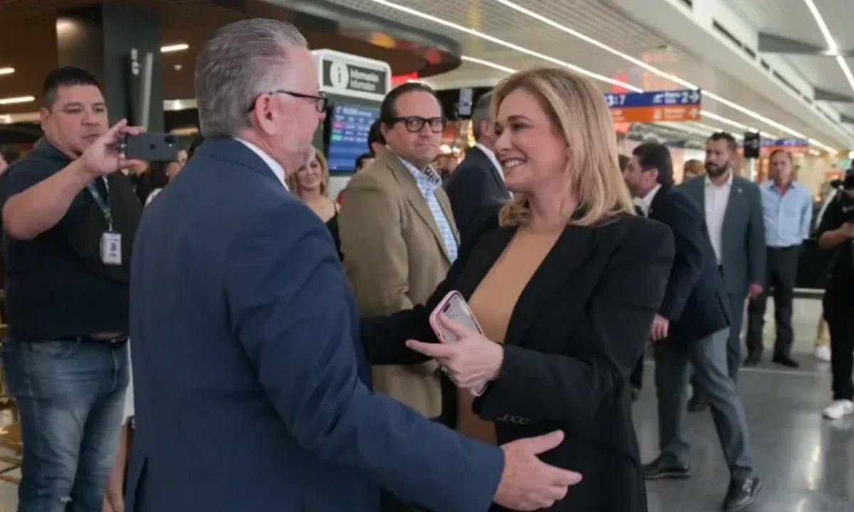 La gobernadora de Chihuahua, Maru Campos Galván, encabezó la inauguración del nuevo edificio terminal del Aeropuerto Internacional de Ciudad Juárez.