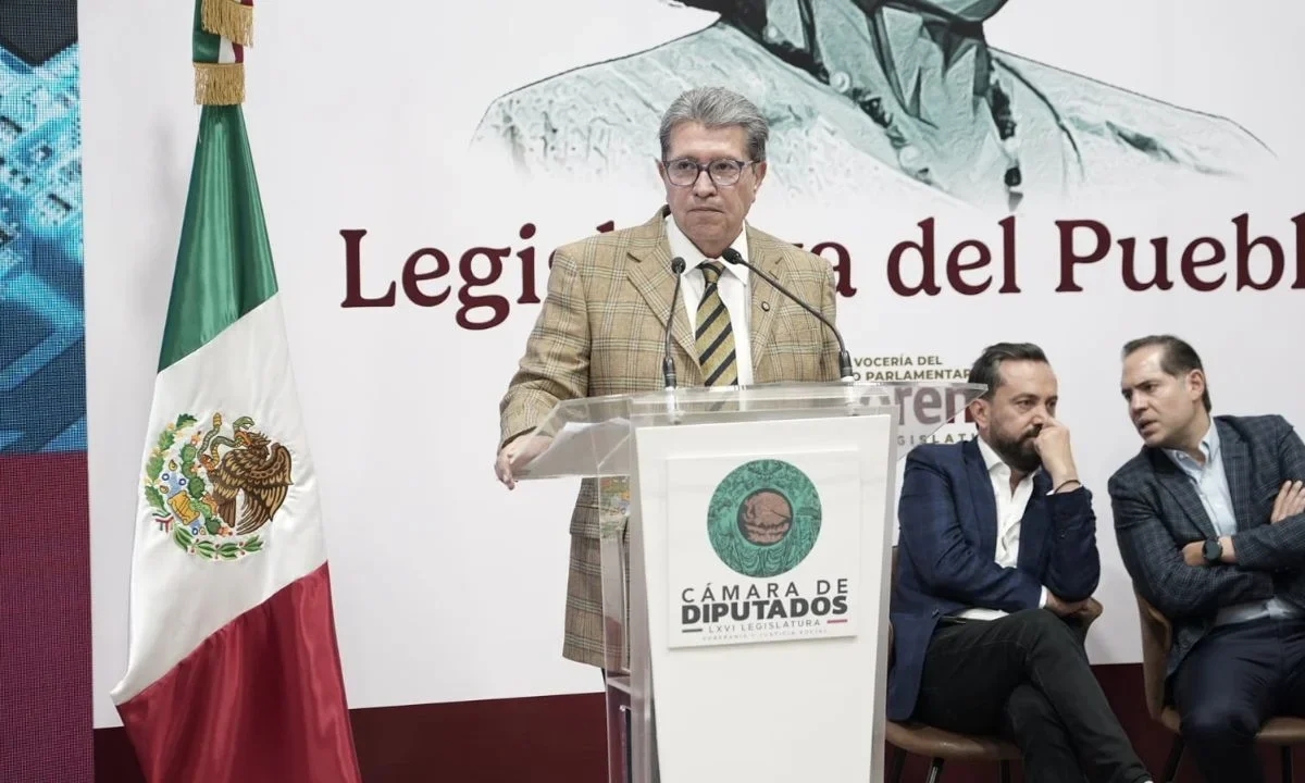 Ricardo Monreal justificó lo dicho por Sheinbaum sobre la humildad y austeridad y aseguró que viajó para cumplir un compromiso a su esposa.