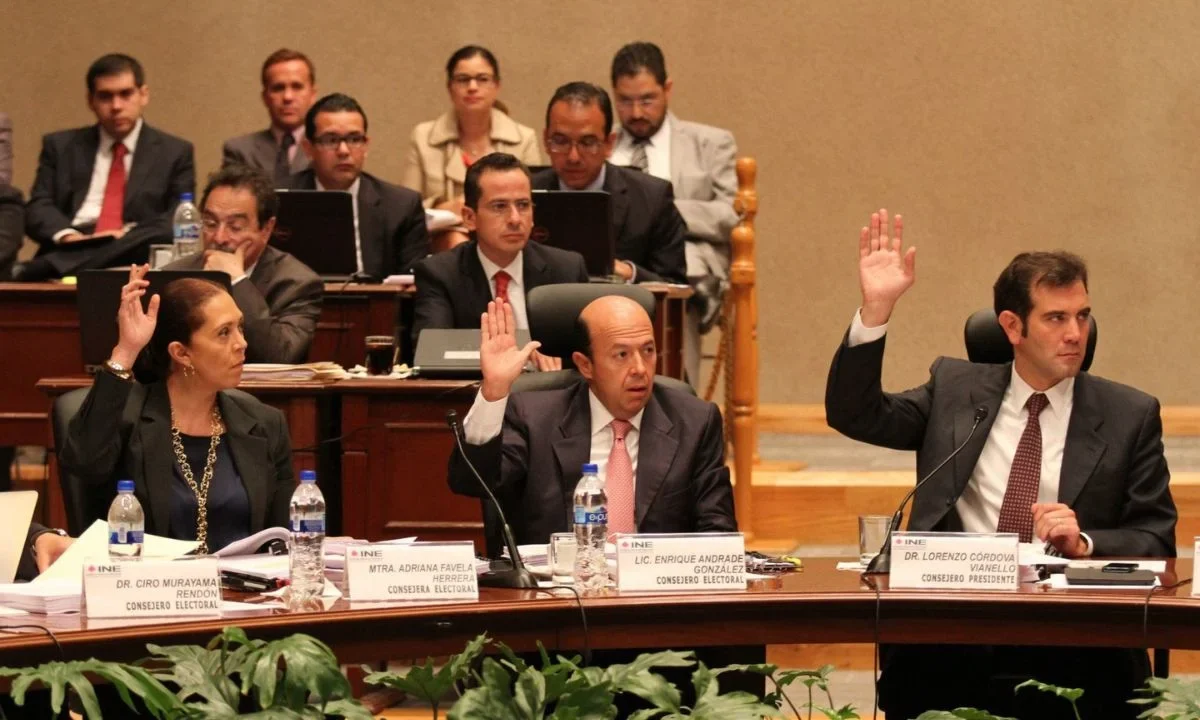 El partido de Morena aseguró que escucharán a exconsejeros del INE en la reforma electoral.