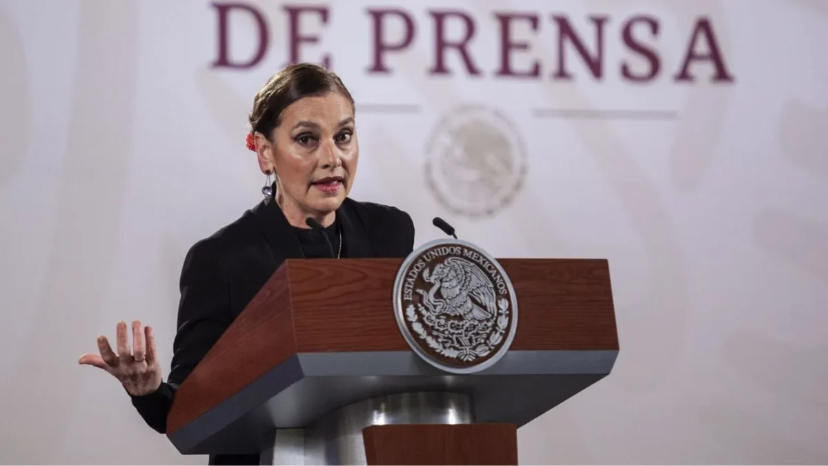 Diputados de la oposición y oficialistas se confrontan ante respuesta de la escritora Beatriz Gutiérrez Müller.