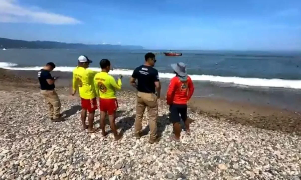 Autoridades hallaron muerto a un joven de 19 años quien se lanzó al mar para salvar a su hermano menor en las playas de Puerto Vallarta.