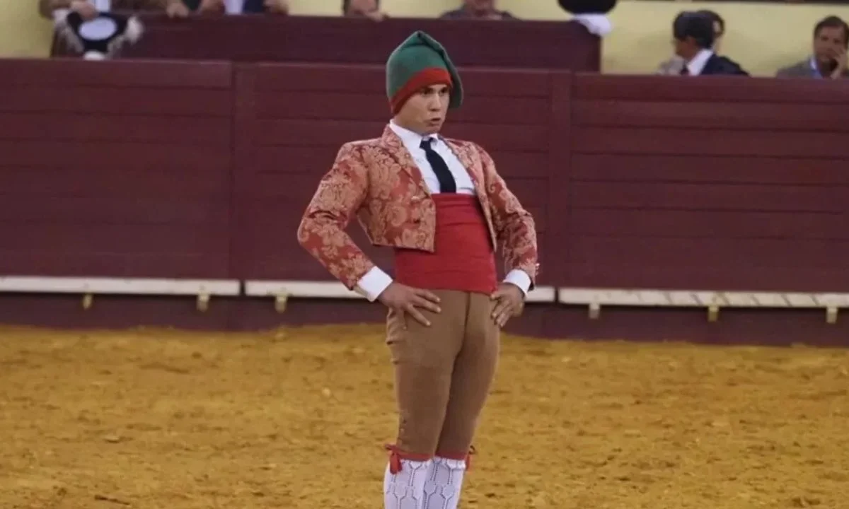Muere Manuel Trindade, torero lusitano de 22 años de edad, por una cornada de un toro el fin de semana en la Plaza Campo Pequeño, en Portugal.