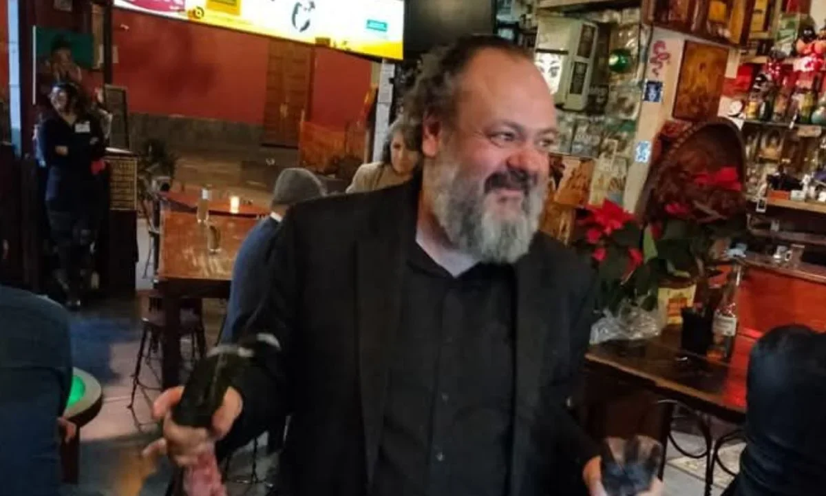 De manera sorpresiva, se dio a conocer la muerte del escritor mexicano Antonio López-Grobet, dirigente de la iconica Hostelería La Bota, a los 51 años en puerto Progreso, Yucatán.