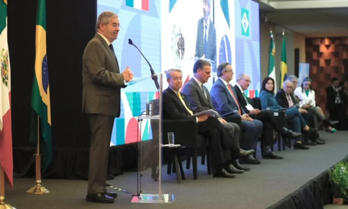 El canciller Juan Ramón de la Fuente y el vicepresidente brasileño Geraldo Alckmin encabezaron el Encuentro Empresarial México Brasil con más de 350 participantes.