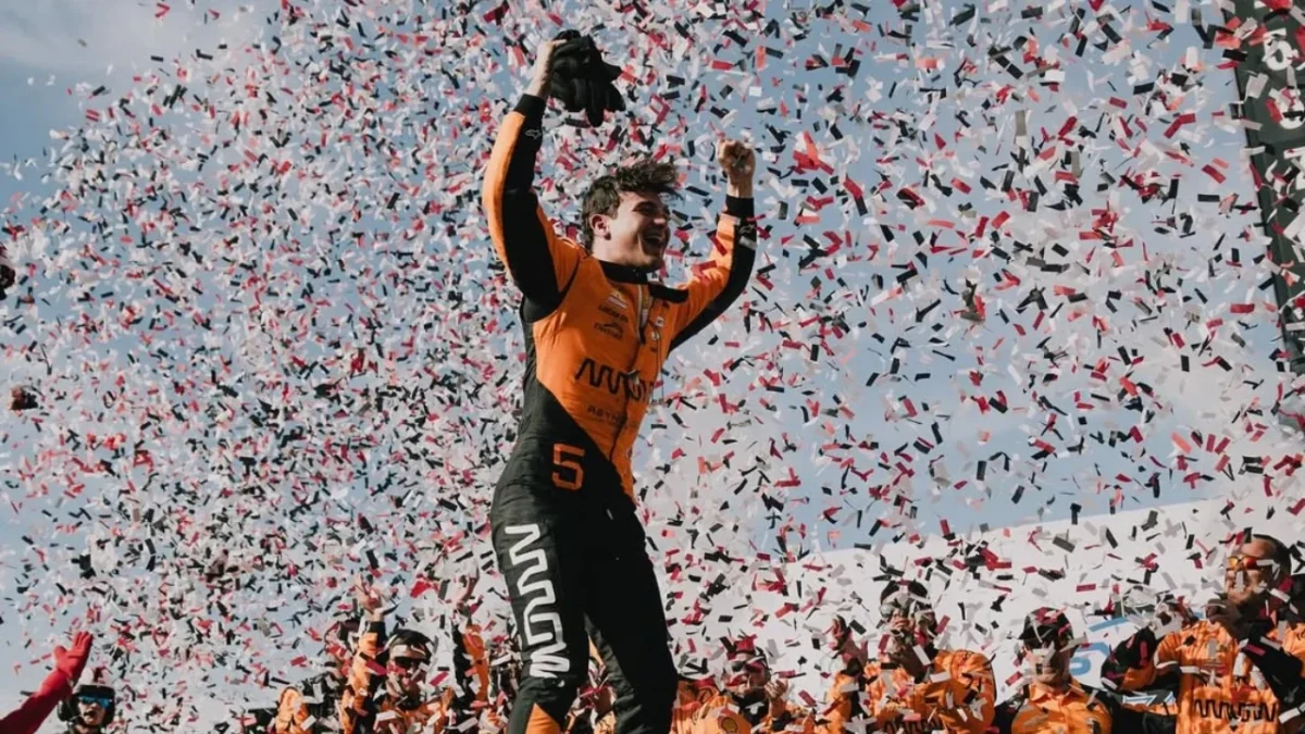 Pato O’Ward celebra su histórico subcampeonato en la IndyCar 2025, cerrando una temporada llena de esfuerzo y triunfos.