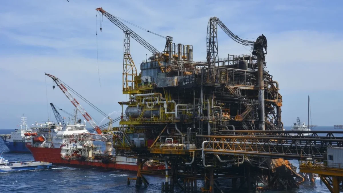 La paraestatal Pemex denunció, ante la FGR, el asalto a la plataforma Akal-R en Cantarell.