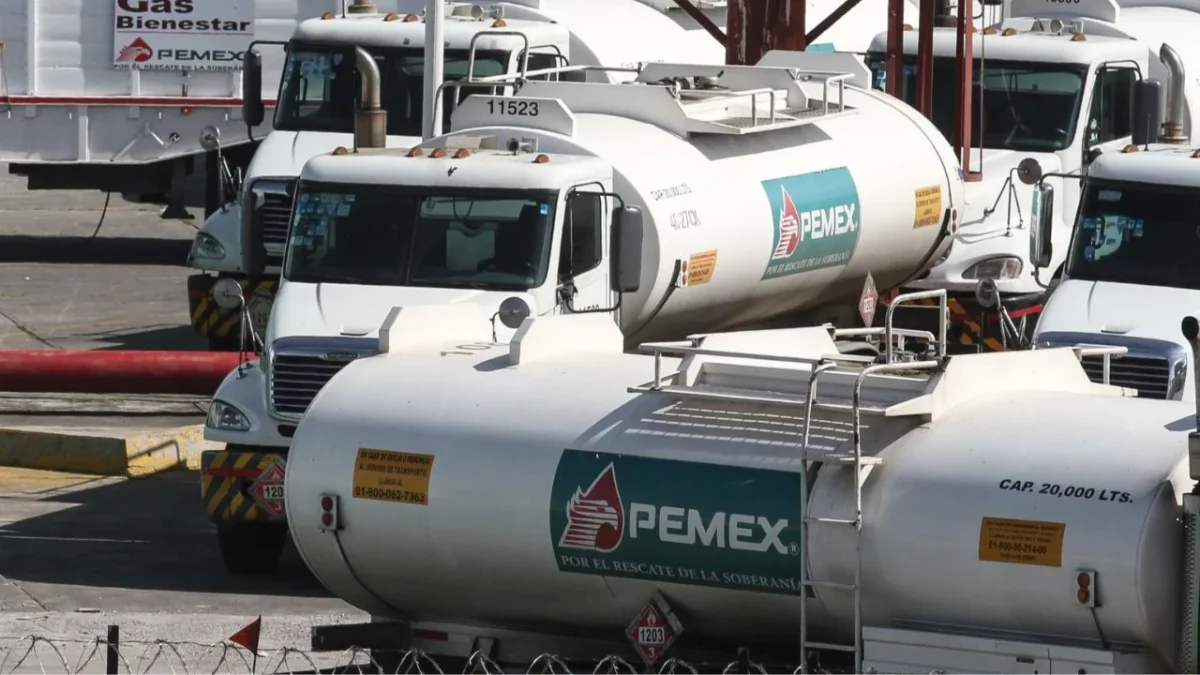 Debido a 'afectaciones temporales' Petróleos Mexicanos (Pemex) indicó que incorporará más pipas para abastecer la CDMX.