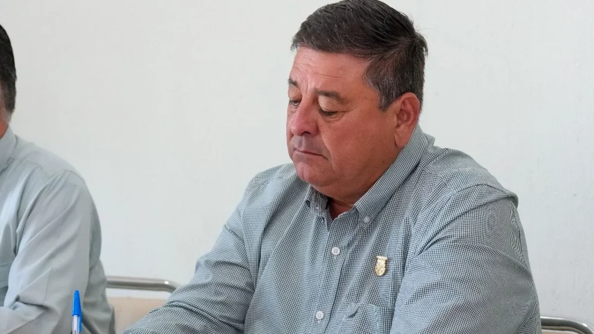 Diputado de Morena en Baja California Sur hace chiste sobre la violencia contra las mujeres; ofrece disculpas tras criticas.