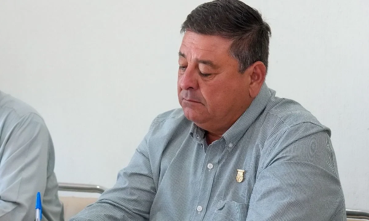 Diputado de Morena en Baja California Sur hace chiste sobre la violencia contra las mujeres; ofrece disculpas tras criticas.