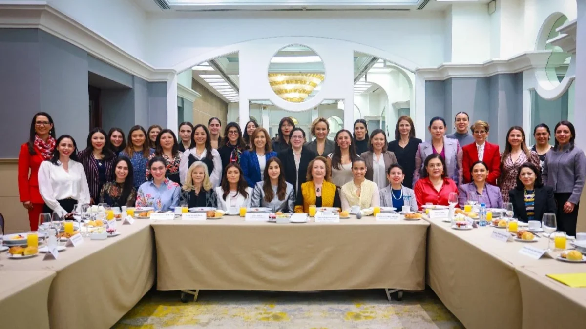 Por primera vez la SCJN tendrá mayoría de mujeres, señaló la ministra Yasmín Esquivel durante un foro de enlace con integrantes de la Asociación de Mujeres en los Asuntos Públicos de México.