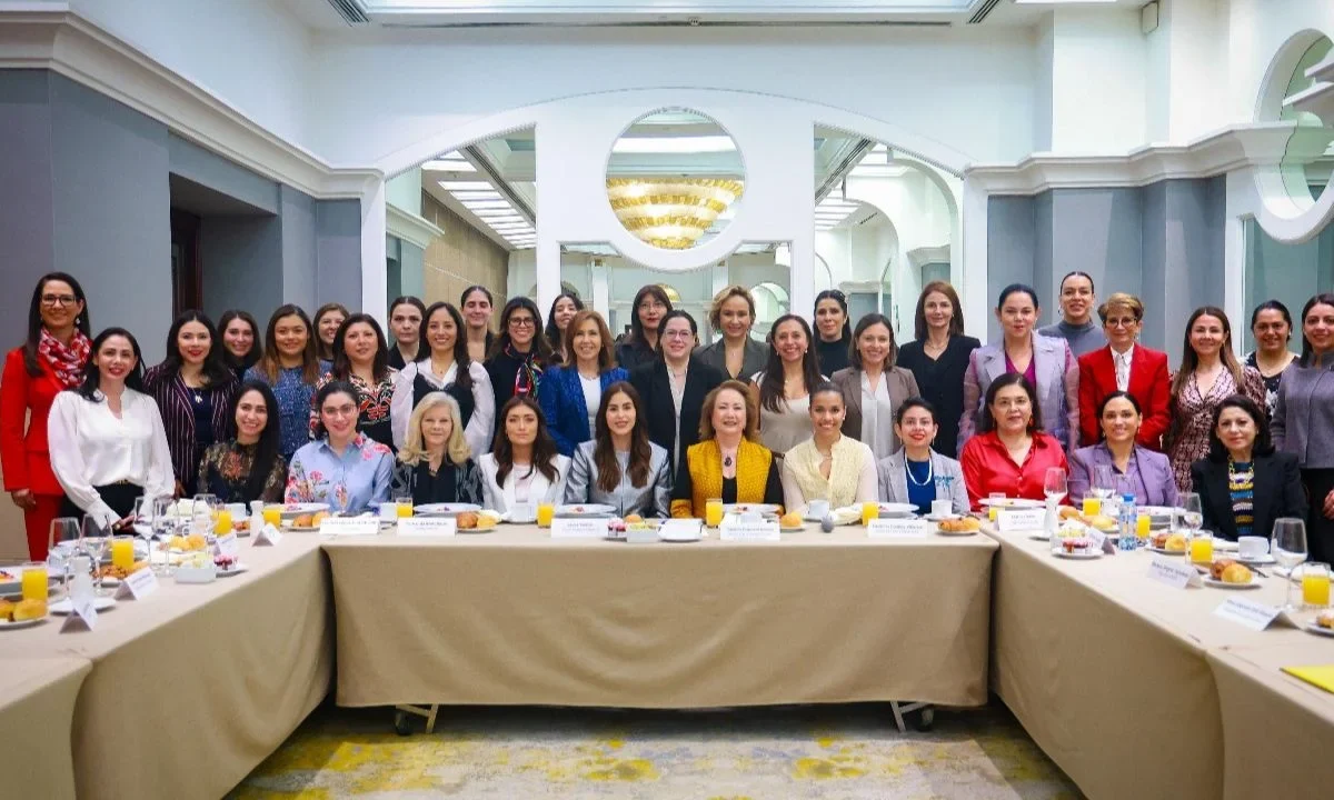 Por primera vez la SCJN tendrá mayoría de mujeres, señaló la ministra Yasmín Esquivel durante un foro de enlace con integrantes de la Asociación de Mujeres en los Asuntos Públicos de México.