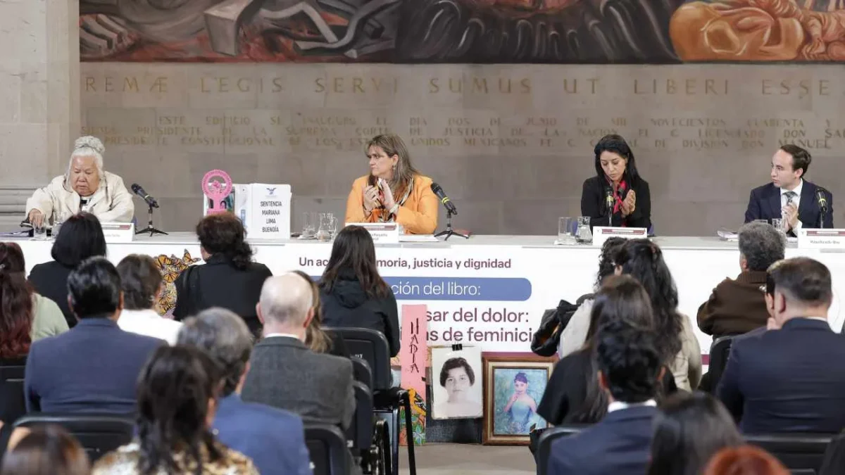 La ministra Ana Margarita Ríos Farjat presentó el libro “Floreciendo a pesar del dolor: un homenaje a las víctimas de feminicidio”.