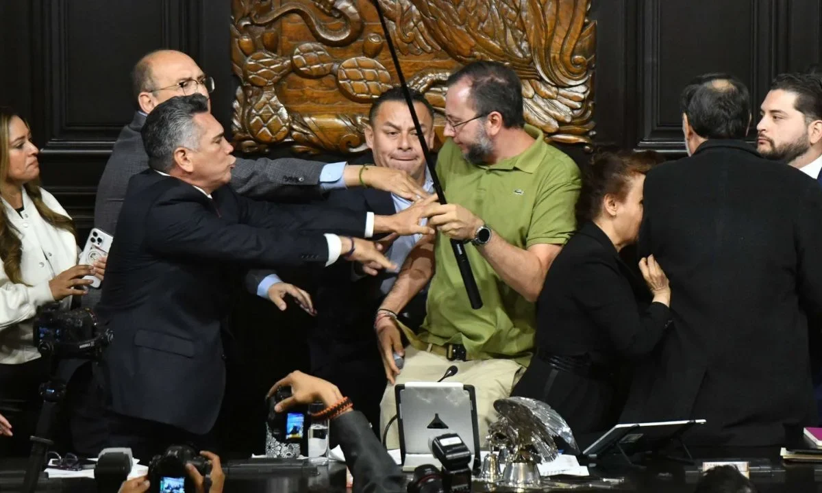 PRI presenta ante la FGR una denuncia penal contra Noroña y Emiliano González.