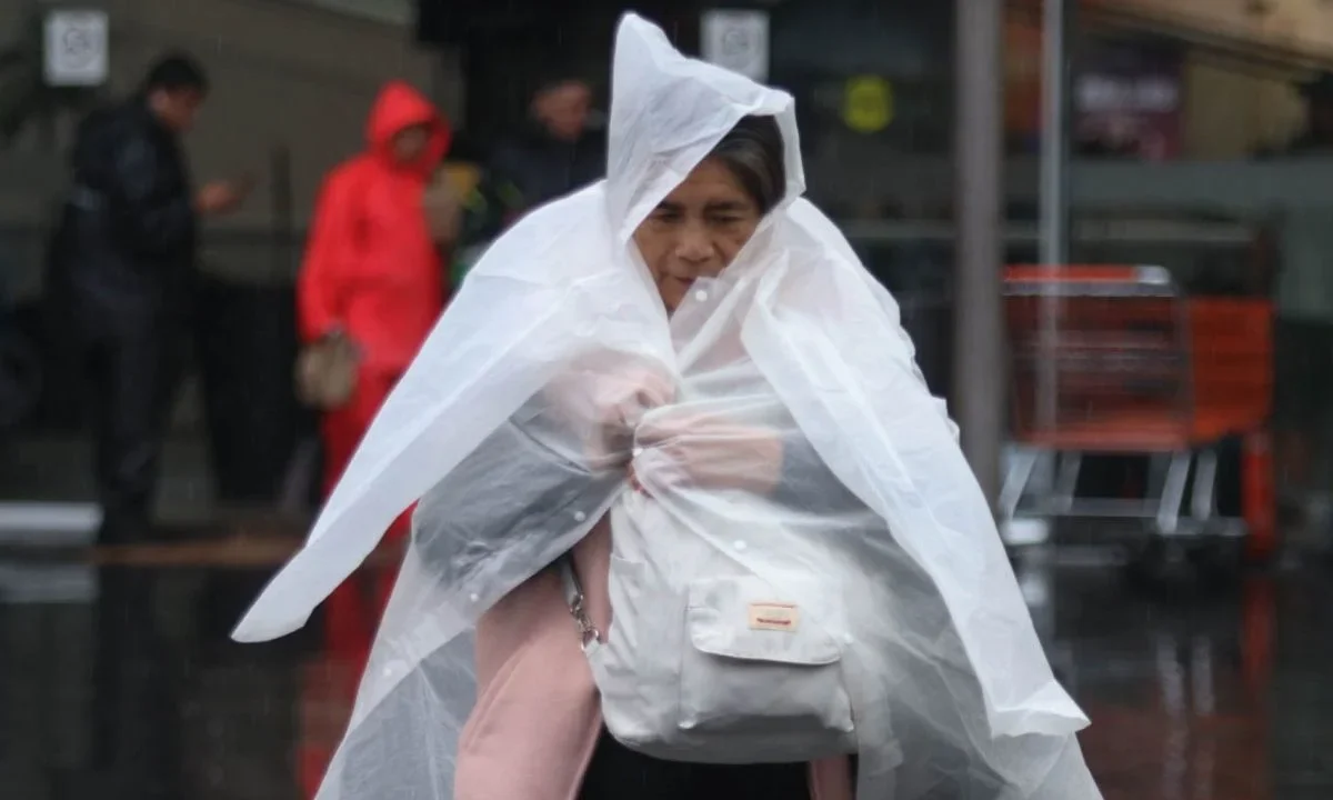 La SGIRPC y el alcalde de Álvaro Obregón exhortaron a la ciudadanía a extremar precauciones ante la Alerta Púrpura por lluvias torrenciales.