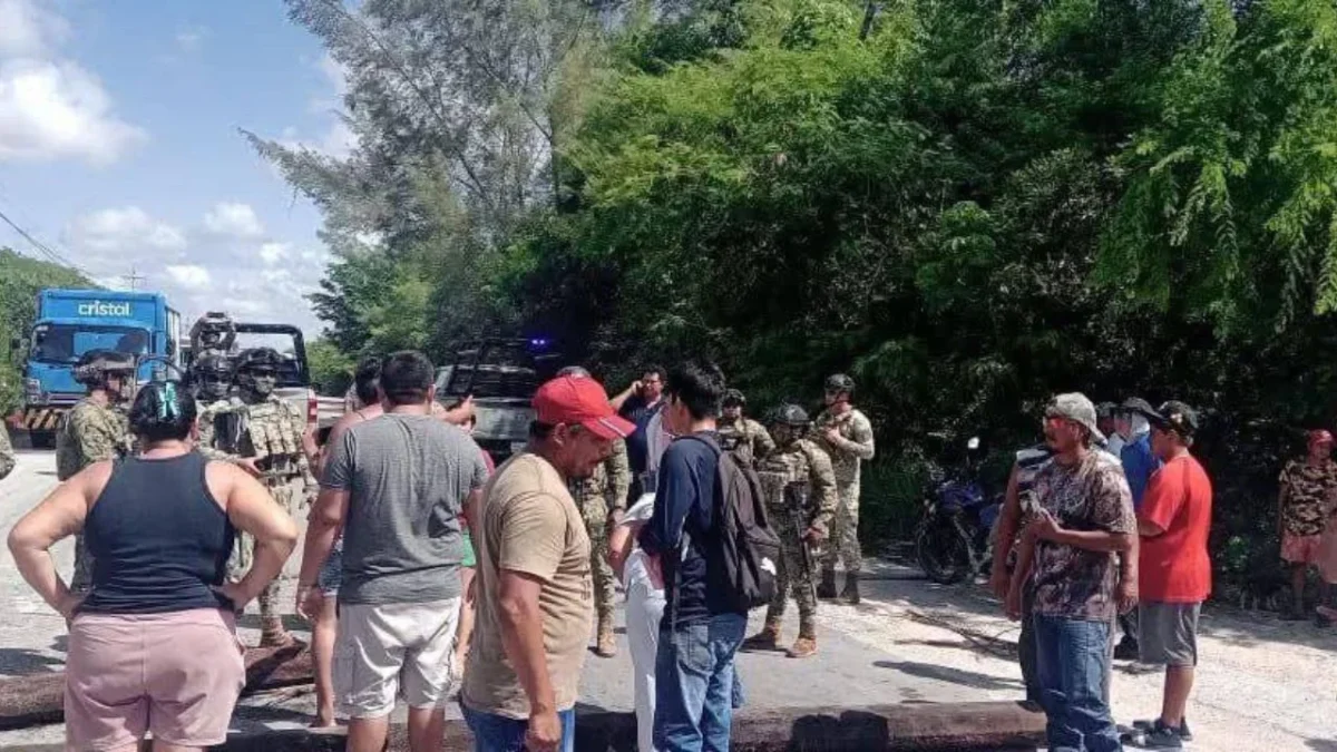 Los colonos protestaron por el trato indigno ante el operativo sorpresa.